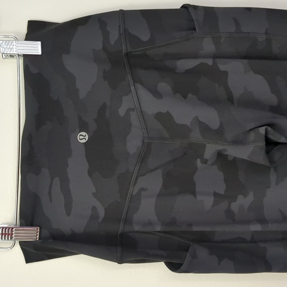 Lululemon  Tight 25” HR Size 6 Incognito Camo Multi Grey Non reflective - Picture 4 of 8